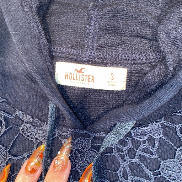 LIKE NEW~HOLLISTER LACE FLORAL HOODIE ~ WOMENS SMALL - Picture 3 of 4